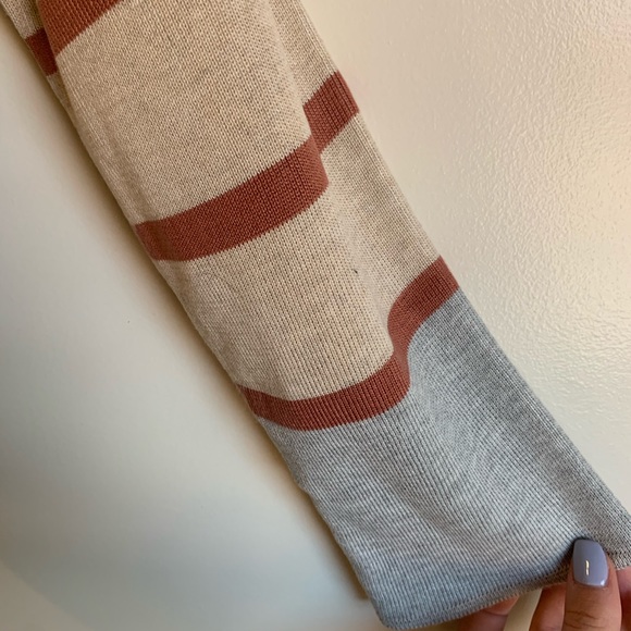 Cropped Sweater - Picture 2 of 2